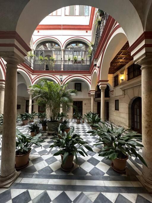 Apartamento Patio Sevillano Frente Catedral Exteriör bild